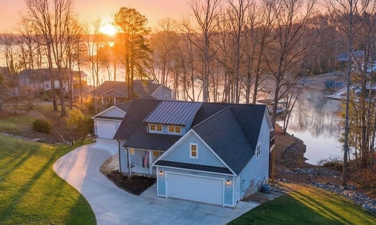 Denver House | Lakefront Escape - Hot Tub, Sauna, Yoga, Game Room