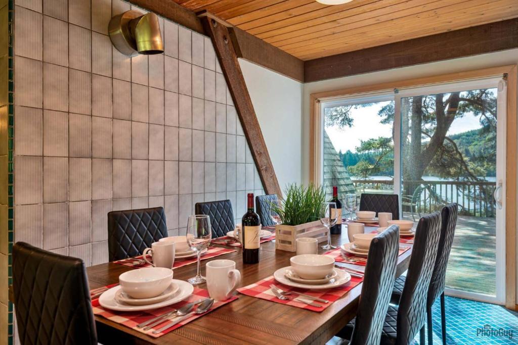 Lakeside House | Lakeside chalet