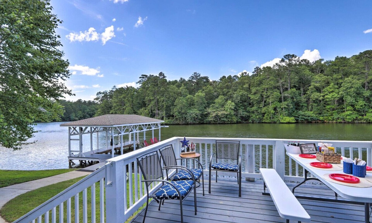 Jackson House | Lakeside Hot Tub, fire pit, kayaks, king beds