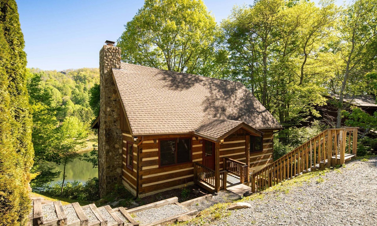 Seven Devils Cabin | Lakeside Mountain Cabin on Seven Devils