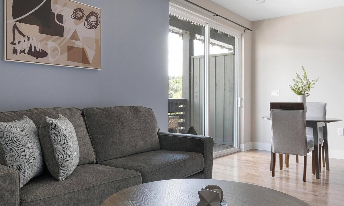 Oakwood Apartment | Landing | Spectacular 1BD, Pool, Gym