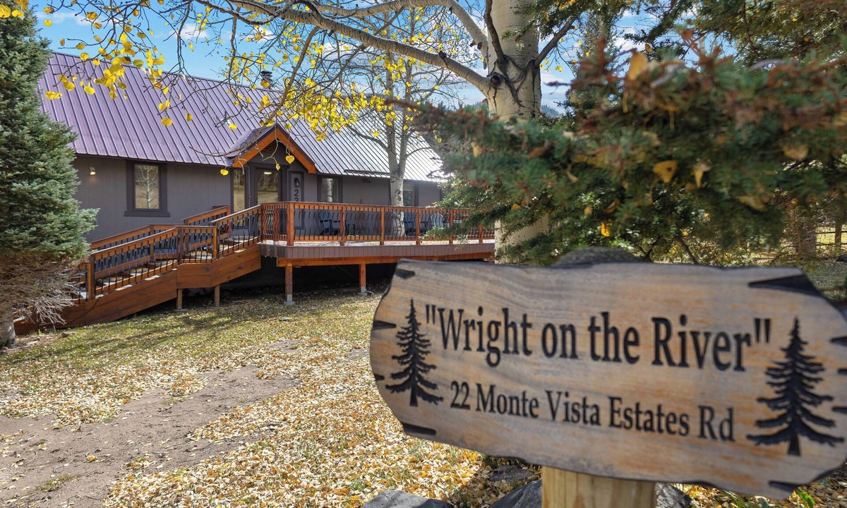 Red River House | Large Cabin "Wright on the River" 5 Star-Riverfront-WIFI-Firepit-Large Deck-Mountain Views