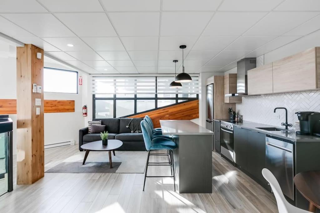 Laval House | Le Masson - Complexe La Voûte