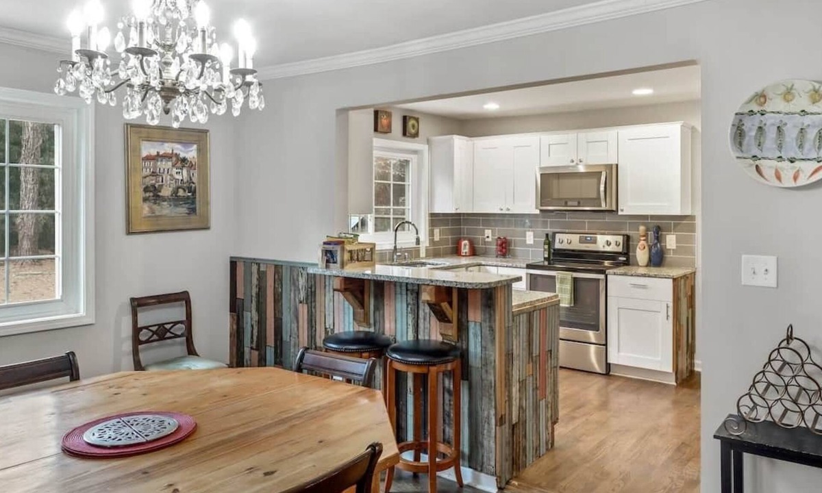 East Atlanta House | Llama Stay| Farm|Firepit|6 Miles to City