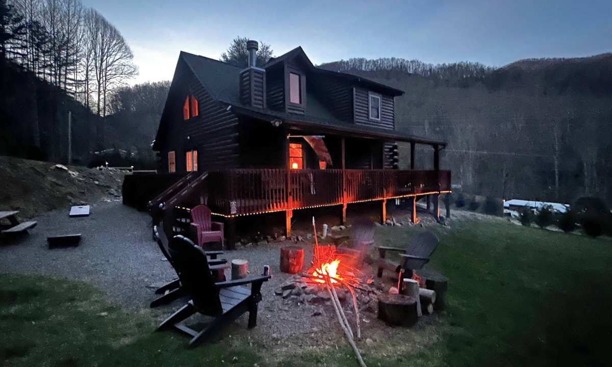 Waynesville Cabin | Log Cabin Mountain View