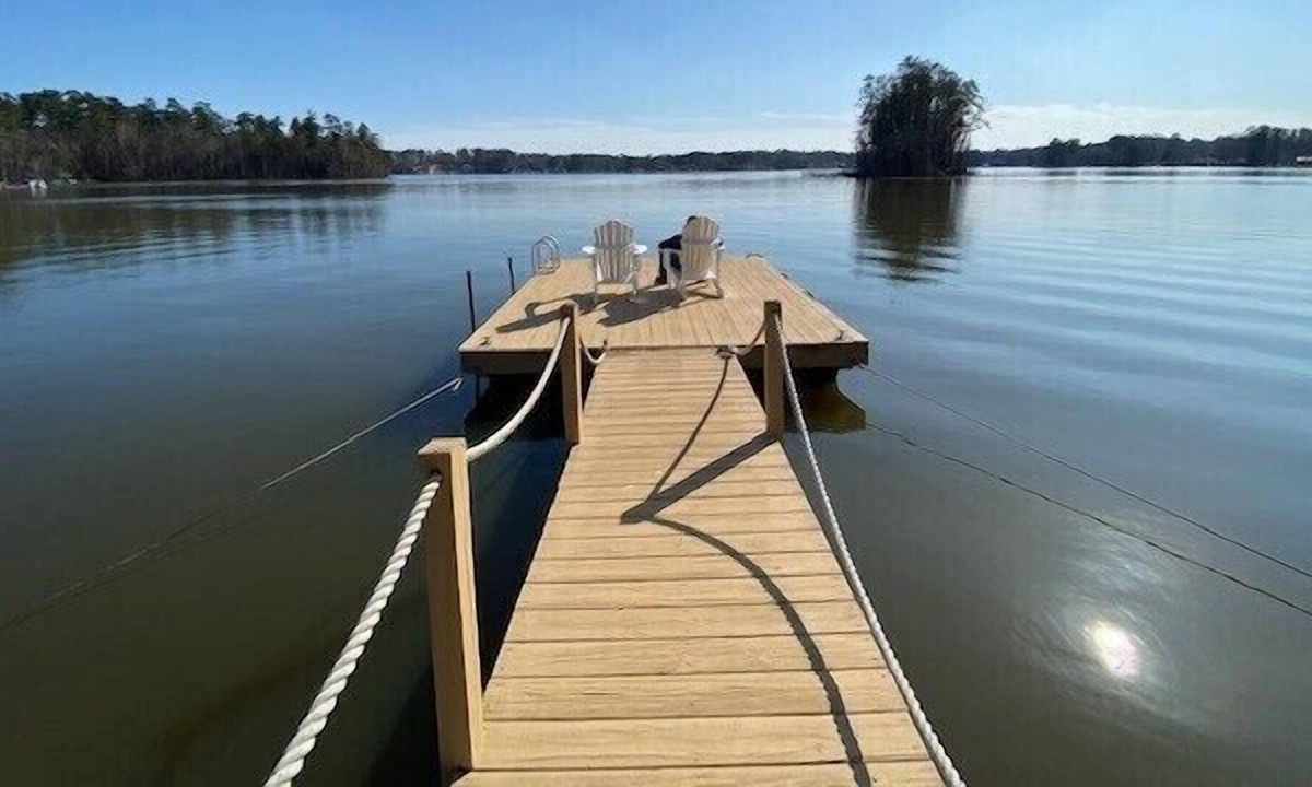 Chapin Cabin | Log cabin with beautiful view. Now 3 kayaks for your use.