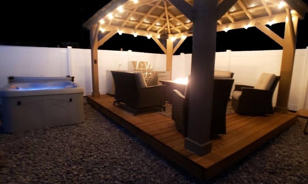 East Central House | LOW MONTHLY RATE+New Remodel 9th & 9th Private Gem+Fenced Yard+Spa+Gazebo+ Fiber