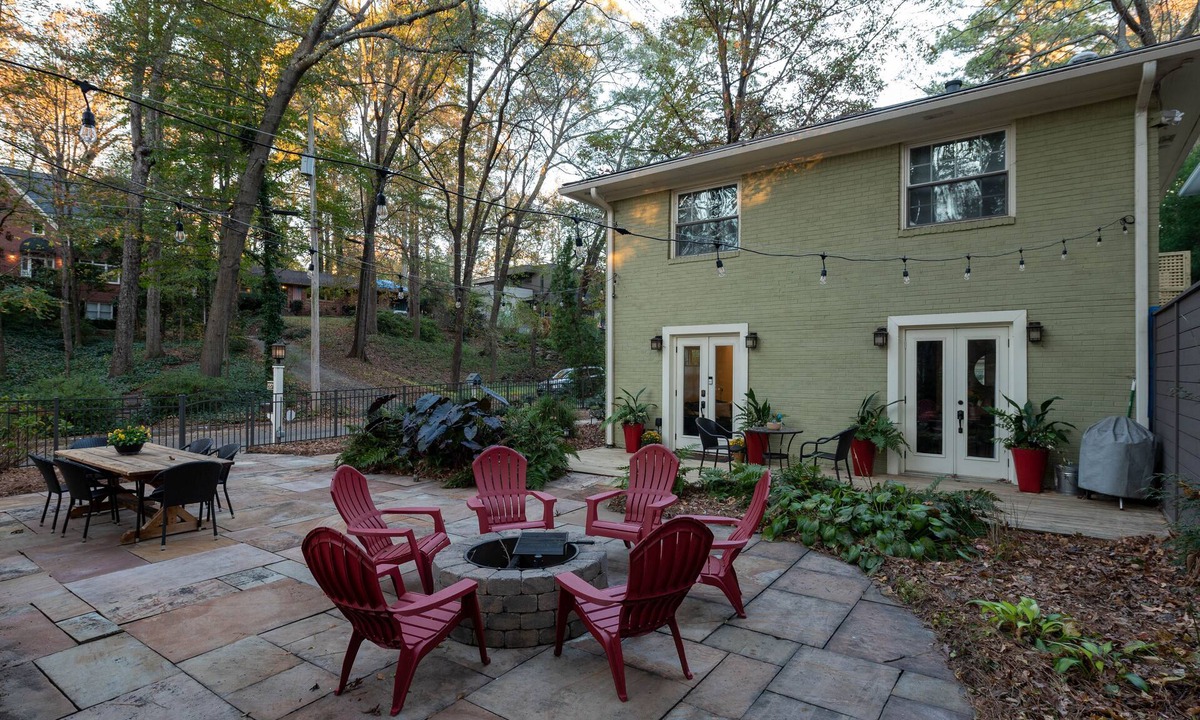 Piedmont Heights House | Lux 3BR 2BA Family Friendly Bungalow with Firepit - Walk to Beltline!