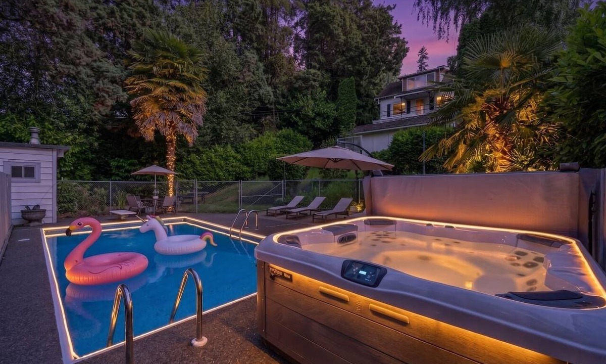 Highline House | Luxe Hidden Gem Pool, Jacuzzi, BBQ Near Airport