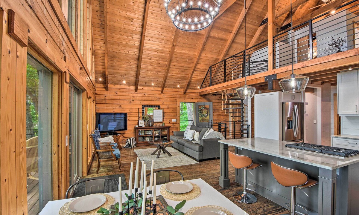 Jasper Cabin | Luxe Jasper Cabin w/Deck + Blue Ridge Mtn Views!