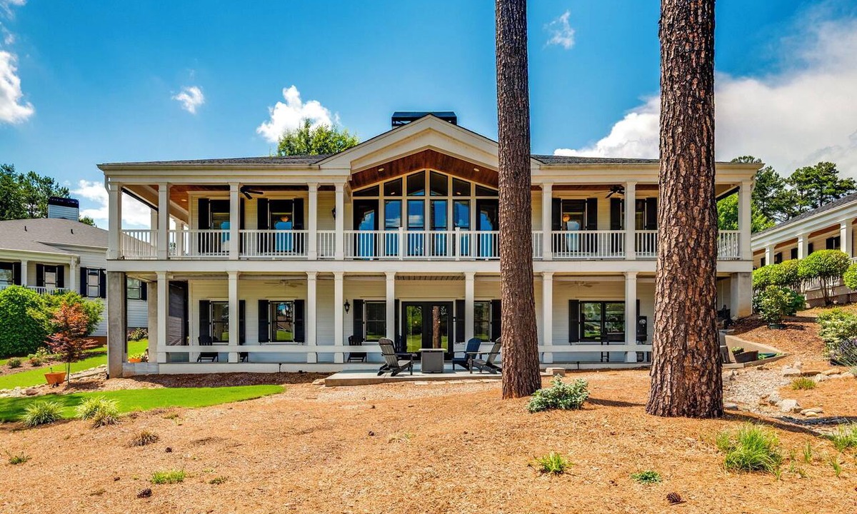Tigerville Cottage | Luxury 6-bedroom cottage with golf course view in charming Travelers Rest