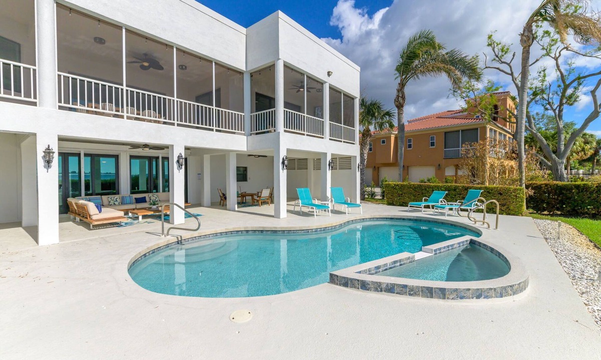 Bayshore Gardens House | Luxury Beachfront Retreat~Pool~Game Room~Sleeps 16
