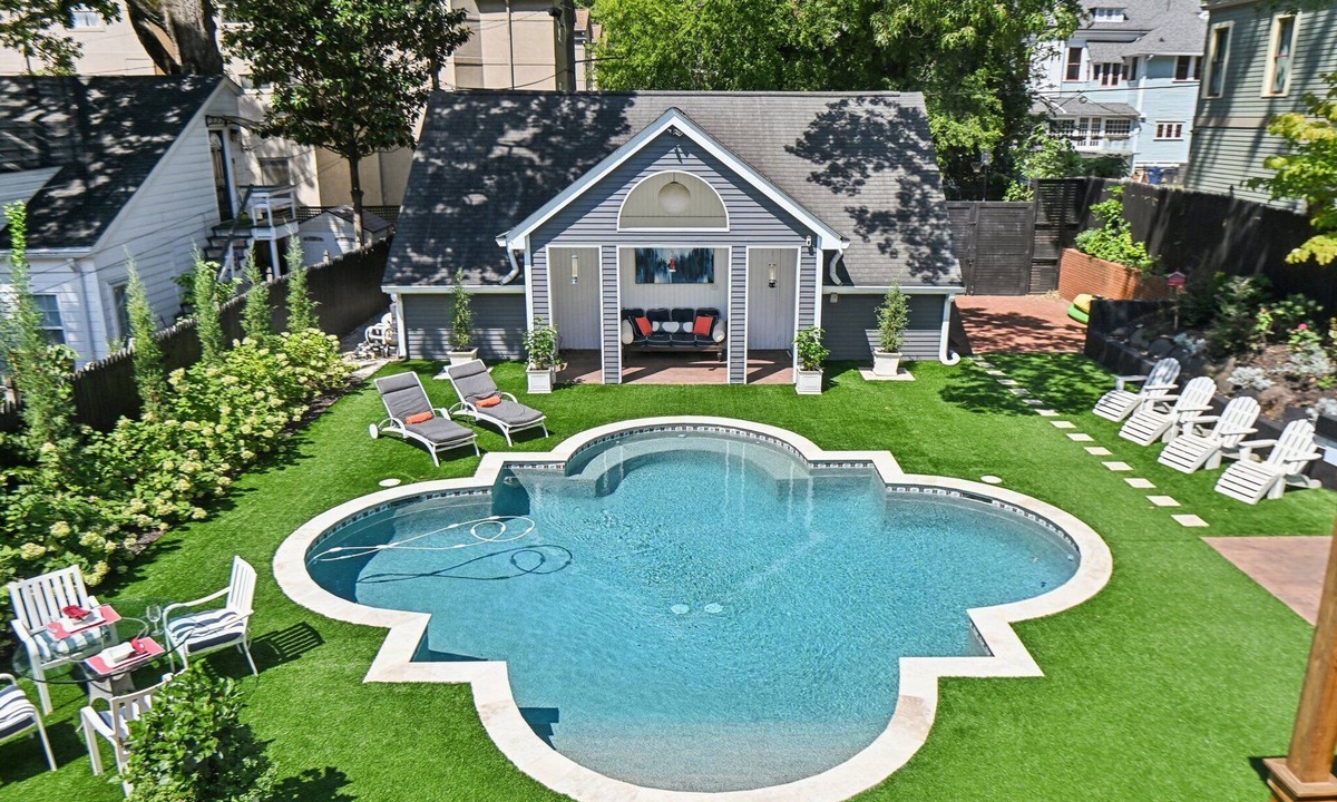 Midtown House | Luxury Spacious ATL Mansion. up to 18 beds 5 Bath, pool & sauna. near Piedmont