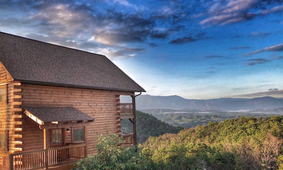 Sevierville Cabin | Majestic! MTN views! 2 mi to Dollywood and 10 min to PKY GAME ROOM Resort Pool