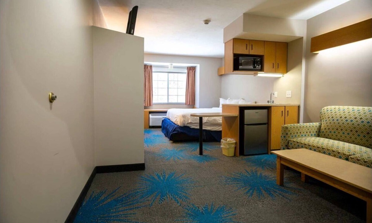 Sturbridge Apartment | Modern 1-bedroom apartment in fabulous Sturbridge with AC & Breakfast