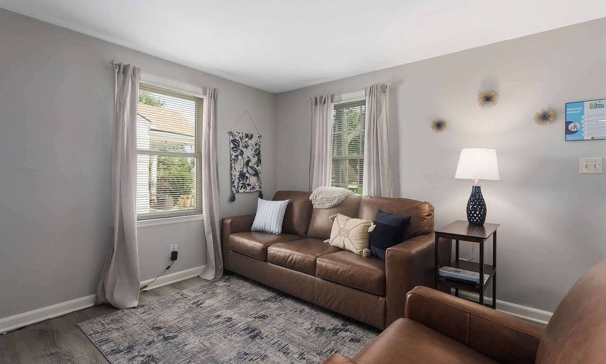 North Kansas City House | Modern 1 BR North Kansas City Football