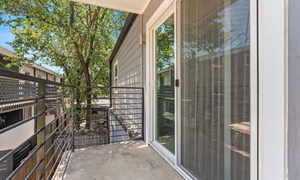 Hyde Park Apartment | Modern 2BR Near UT | Hyde Park | Evonify 3064