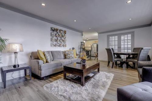Downtown Atlanta House | Modern Downtown 2 Bed 2 Bath Near Aquarium
