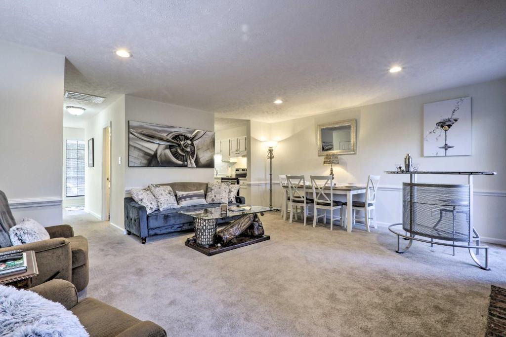 Pinehurst House | Modern Townhome w/Deck & Golf Course Views!