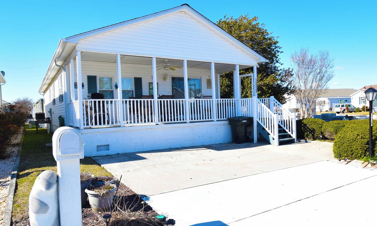 Montego Bay House | Montego Bay-Colonial Drive 13339-Bayside 135th Street (pets allowed)