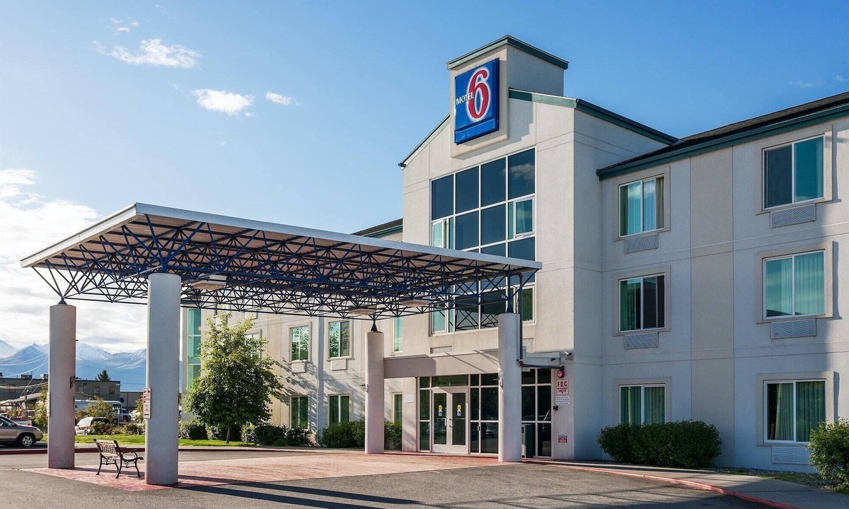 Midtown Anchorage Hotel | Motel 6 Anchorage, AK - Midtown