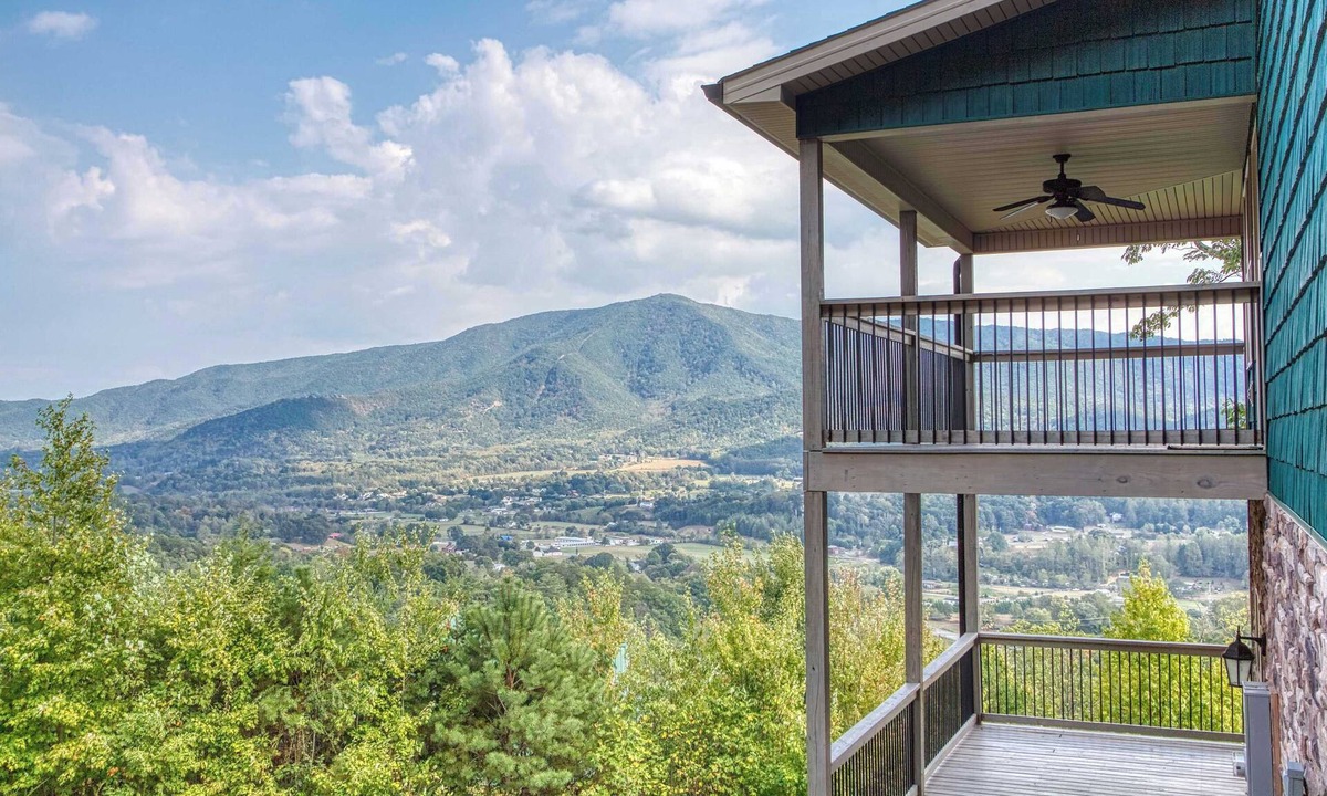 Wears Valley House | Mountain Views for 14, Hot Tub, Game Room, Theater | Community Pool, Peaceful Wears Valley Home, 30 Mins to Dollywood and Gatlinburg, 24 Hr Hospitality