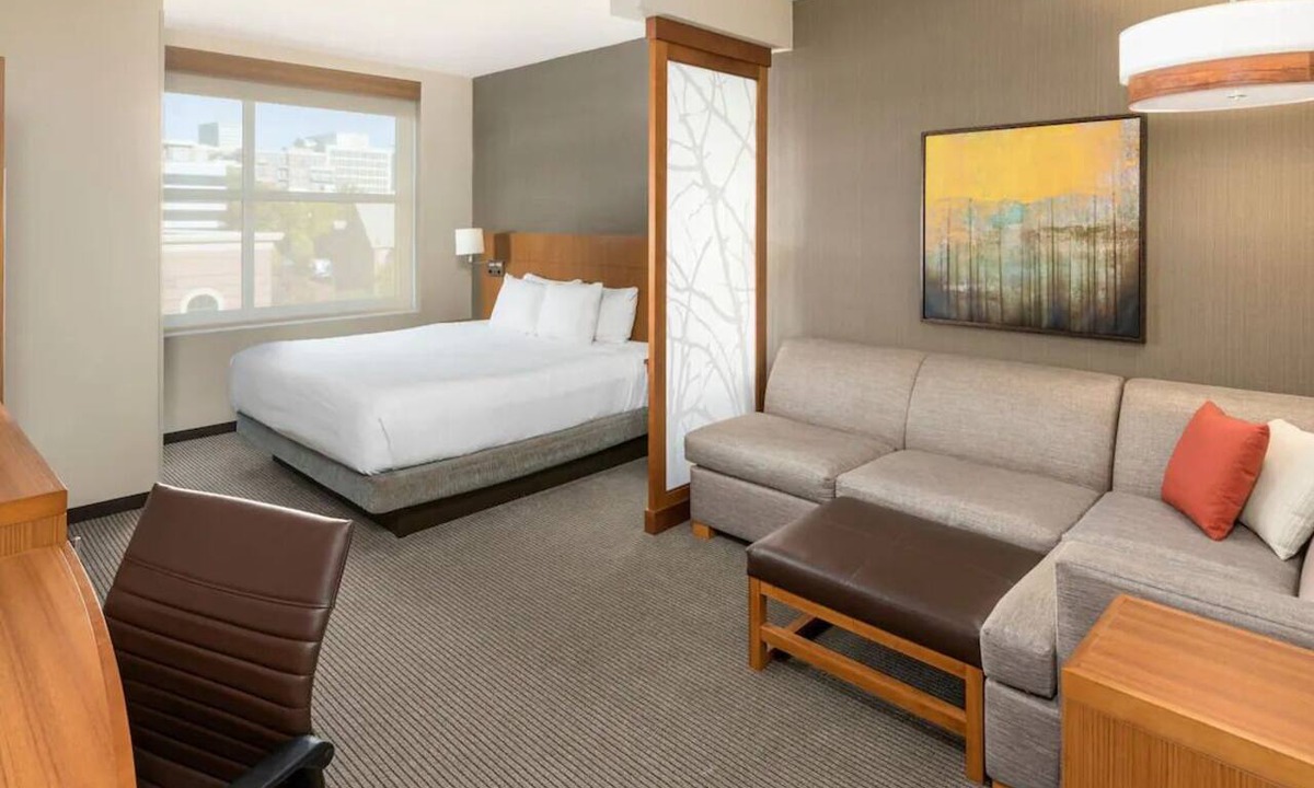 Greenville Downtown Apartment | Museum and Library of Confederate History Tour! On-Site Pool, Pet-friendly!