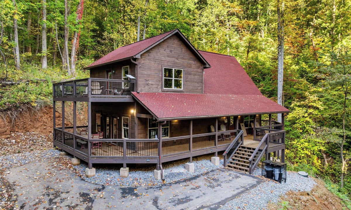 Wears Valley Cabin | New Build*Wears Valley*Sleeps 11*Hot Tub*Relaxing
