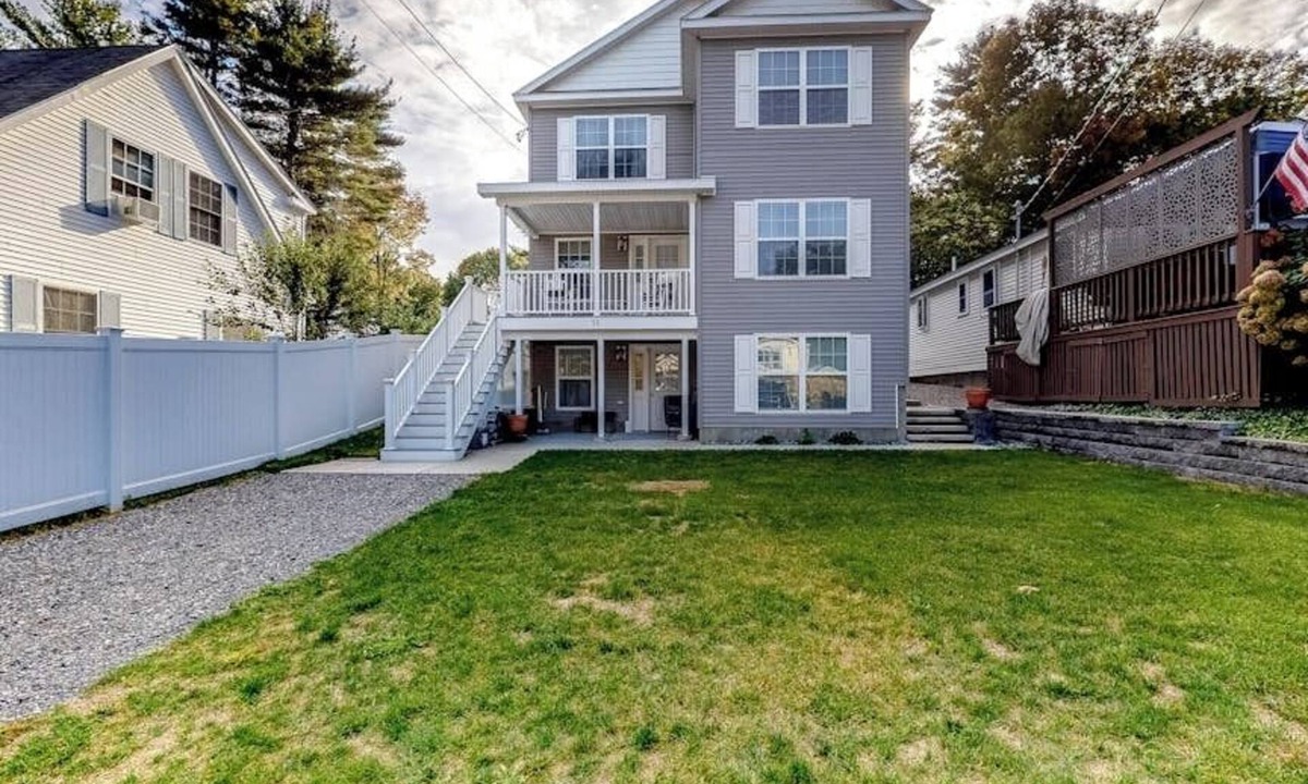 York Beach House | New home 3 blocks to Long Sands Beach with alfresco living
