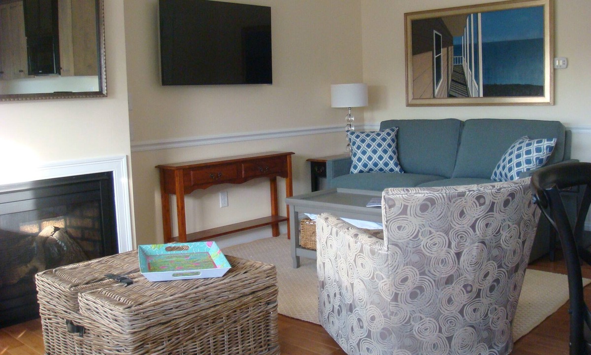Kennebunk Condo | NEW LUXURY ONE-BEDROOM CONDO, SLEEPS 4; WITH PRIVATE BALCONY AND WATER VIEWS
