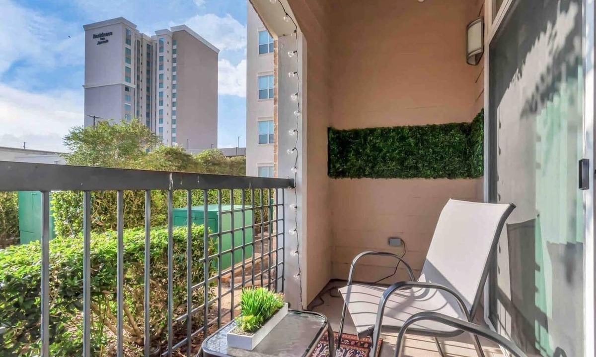 Texas Medical Center House | 🚨Nice 2 bed 2 bath apt near NRG & Med Center 🚨