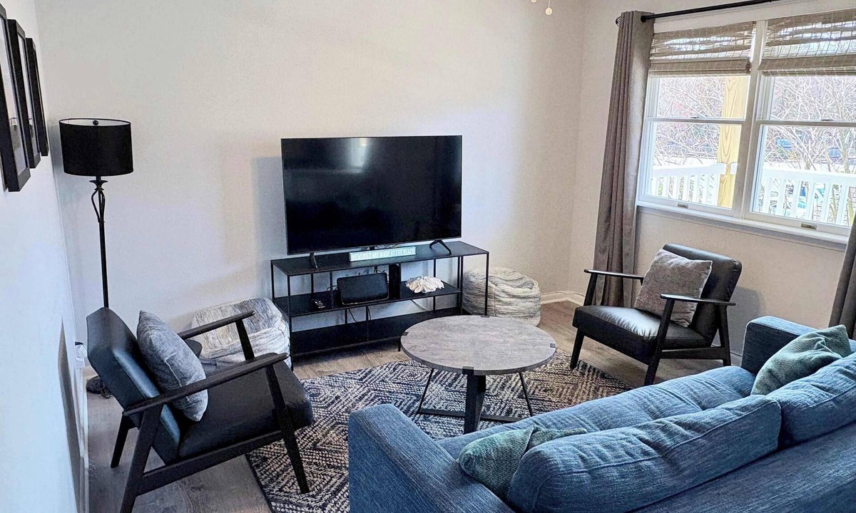 Caine Woods Condo | Northside condo near the beach with private balcony, full kitchen, AC, & W/D