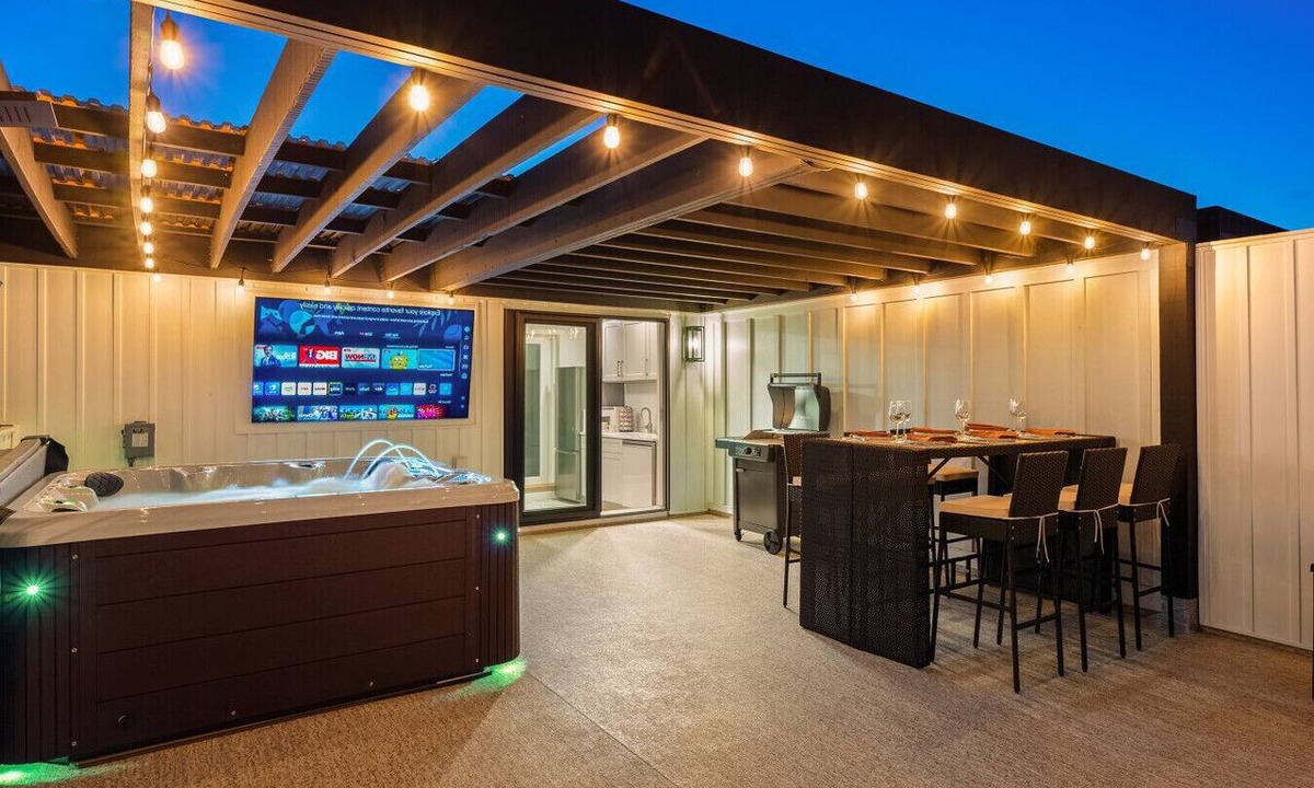 North Ocean City Villa | Ocean View Sky Lounge | Hot Tub | 300 Ft to Beach | Sleeps 18