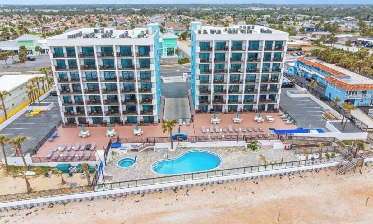 Ormond Beach Apartment | Oceanfront 1BR Escape | Balcony + Pool | Sleeps 4