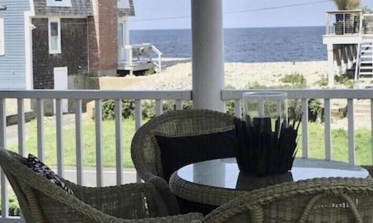 Scituate House | Oceanfront Beach House/Fall asleep listening to the waves