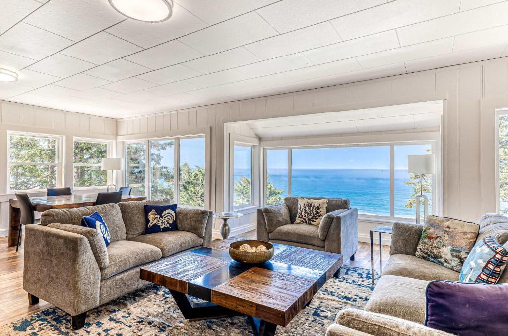 Oceanside House | Oceanside Skies