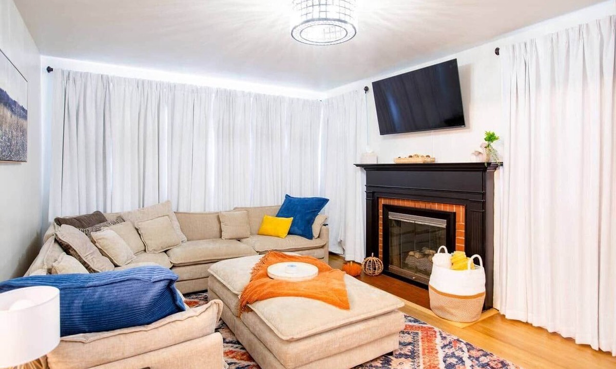 Winston - Salem House | Olde Towne Retreat | Pet-Friendly Family Retreat Near Campus
