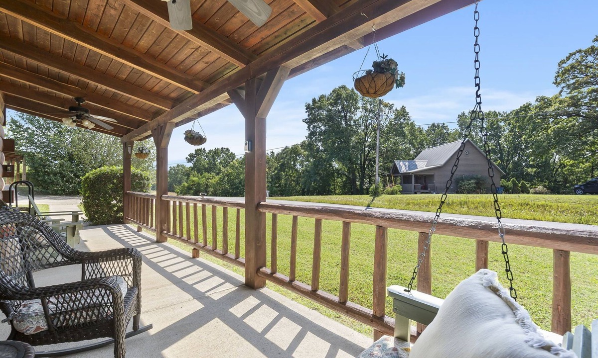 Big Cedars Cabin | One Level Log Cabin Minutes from Big Cedar with Wood Burning Fireplace & Free Tickets Pet Friendly