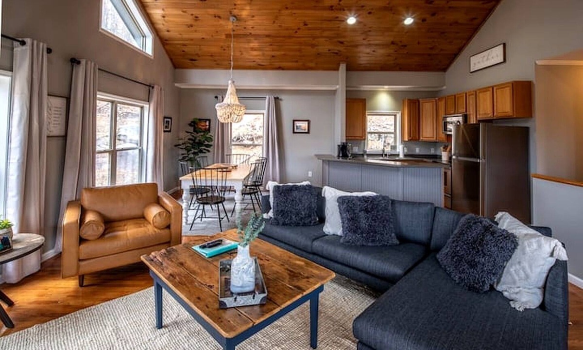 Beech Mountain Cabin | Open Living, Fall Views, Hot Tub, Near Ski Slopes