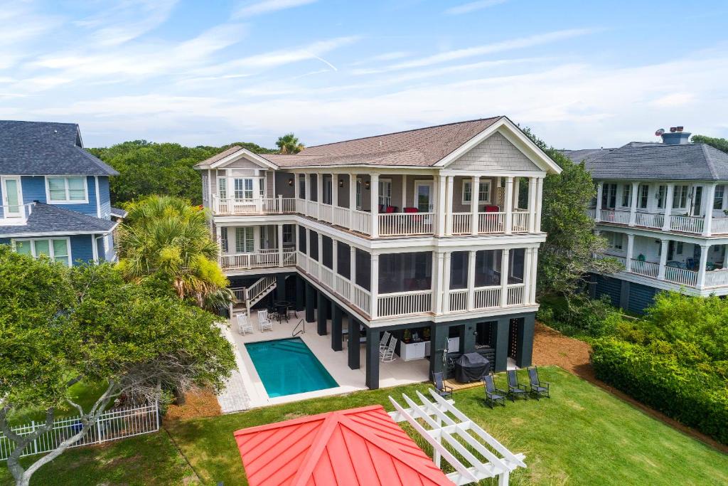 Isle of Palms House | Palm Blvd 2906 - All Decked Out