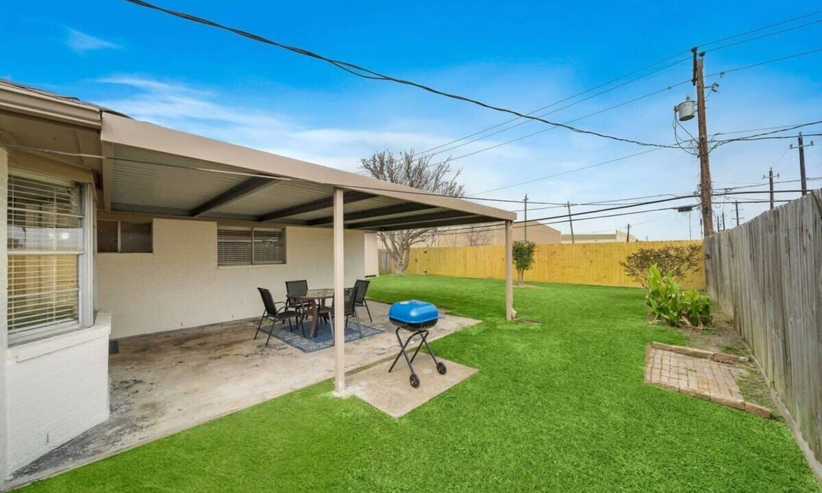 Pasadena House | Pasadena 3BR with Game Room, Patio & BBQ Grill
