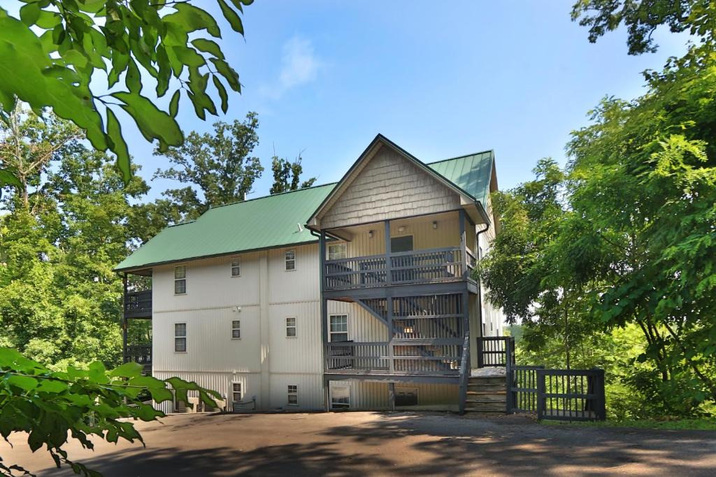 Pigeon Forge Apartment | Peaceful Condo for your perfect Mountain Getaway