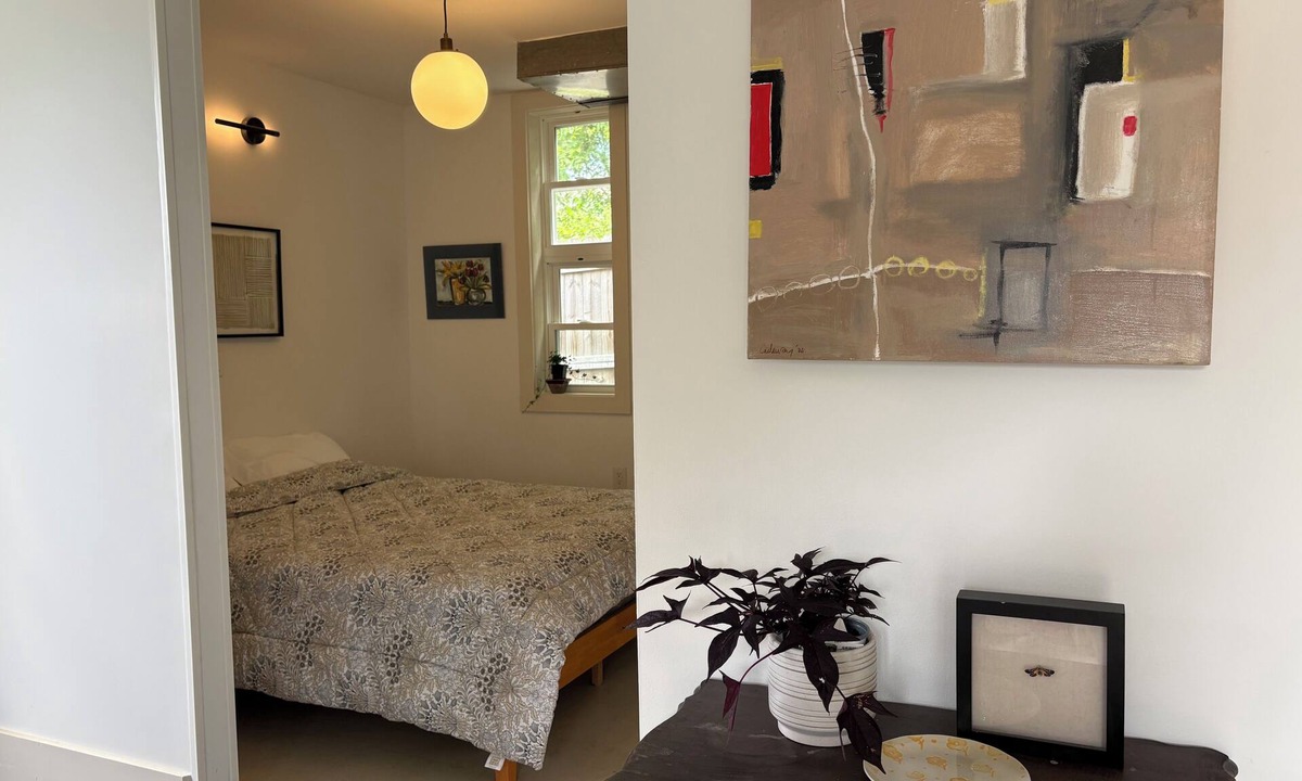 Independence Apartment | Peaceful studio 5.6 miles, 10 minute drive from FIFA World Cup stadium