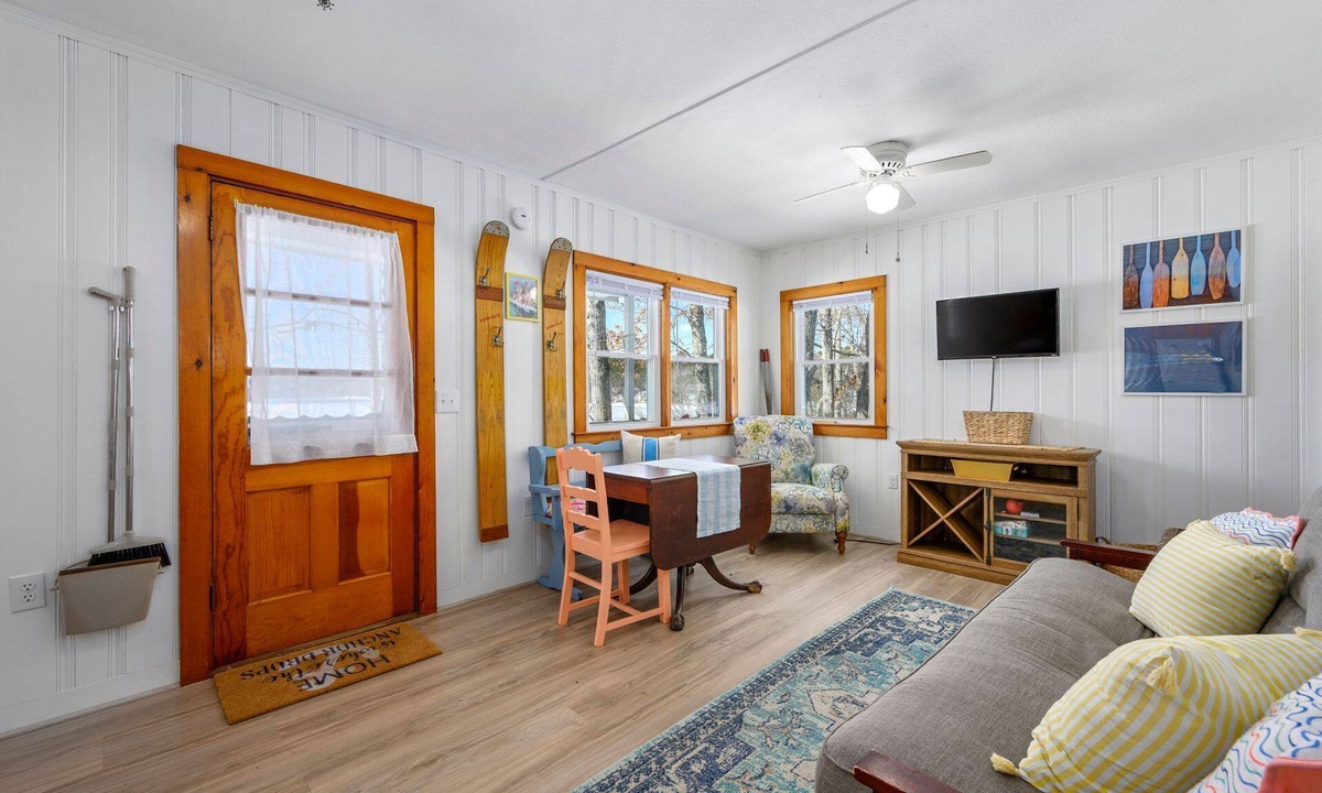 Silver Beach Cottage | Peaceful Waterfront Cottage with Pond Views