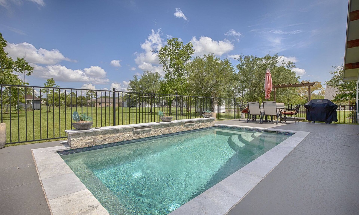 Dickinson House | Pepe's Place - Heated Spa Pool, close to Galveston Island & Houston