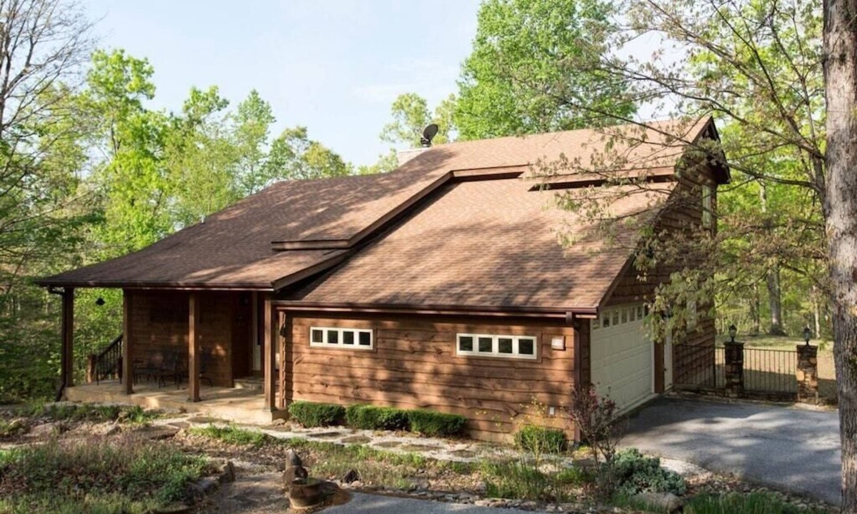 Mill Spring House | Pet Friendly, Fireplace, Fire Pit, 1/2 mile from Lake Adger - Shelton's Way