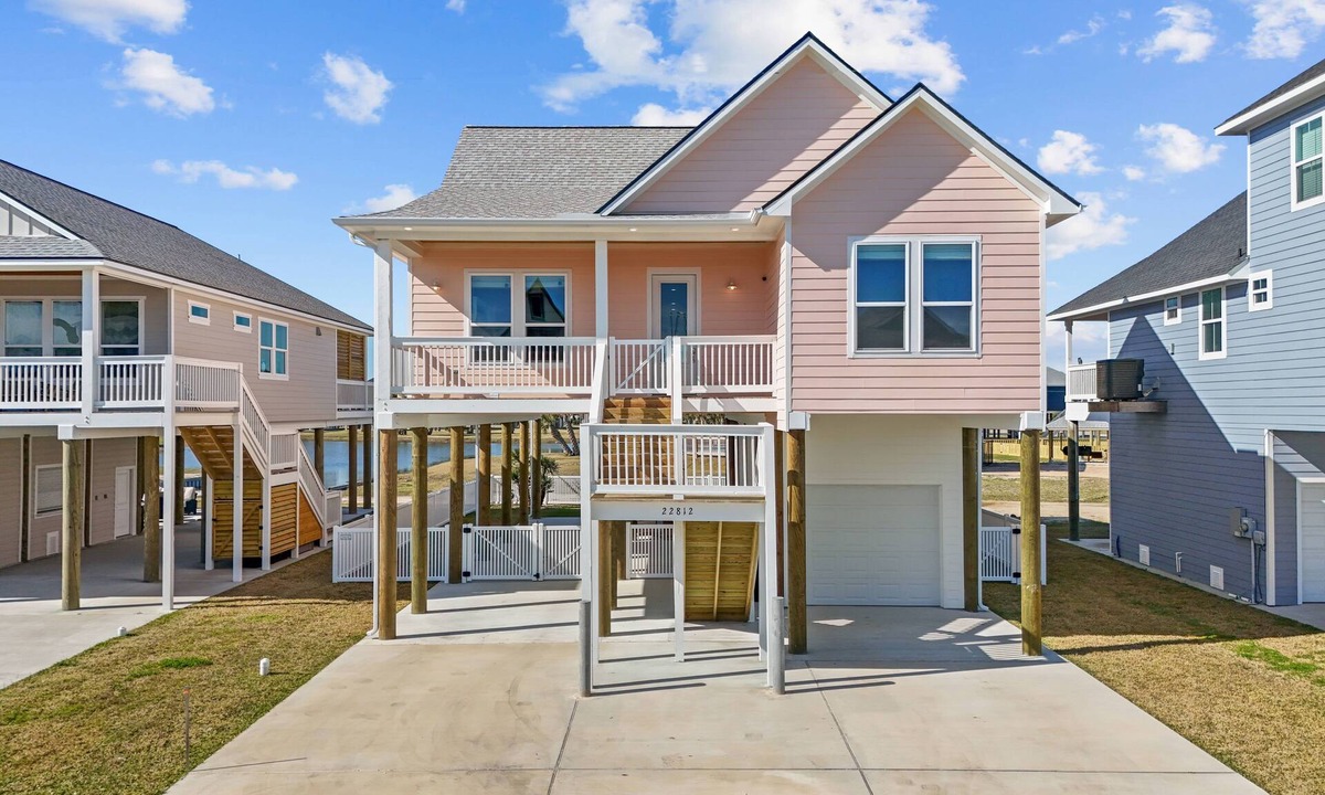 Terramar Beach House | Pinky Tuscadero: Fun Family 4BD 3BA Beach House with Pool Access & Wifi