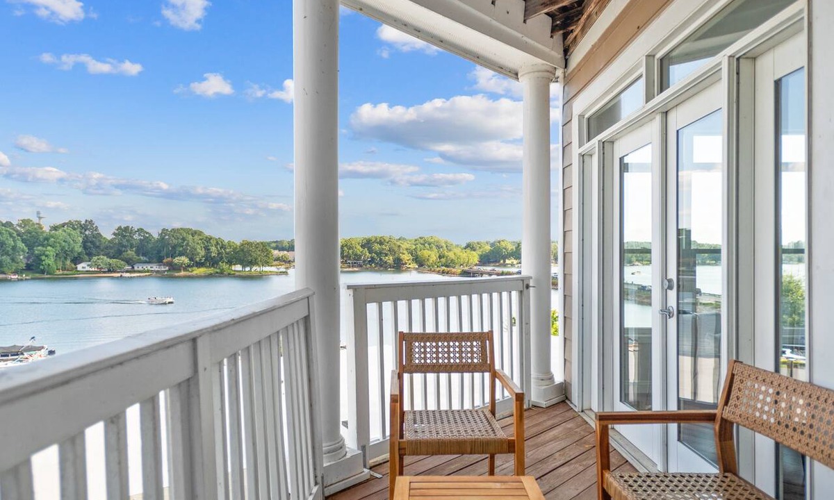 Mount Mourne Condo | Point of View by SoCharm | Luxury Lakefront Condo | Deck | Sleep 6