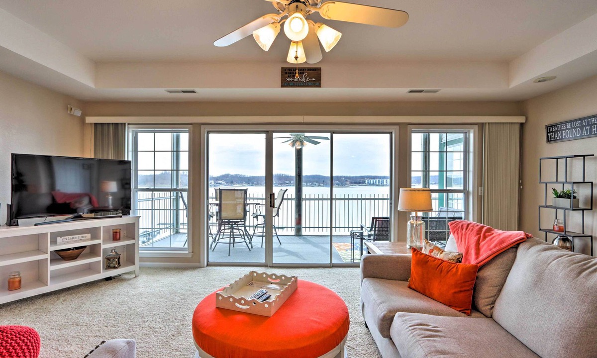Lakeland Condo | Pool & Boat Slips! Waterfront Lake Ozark Condo