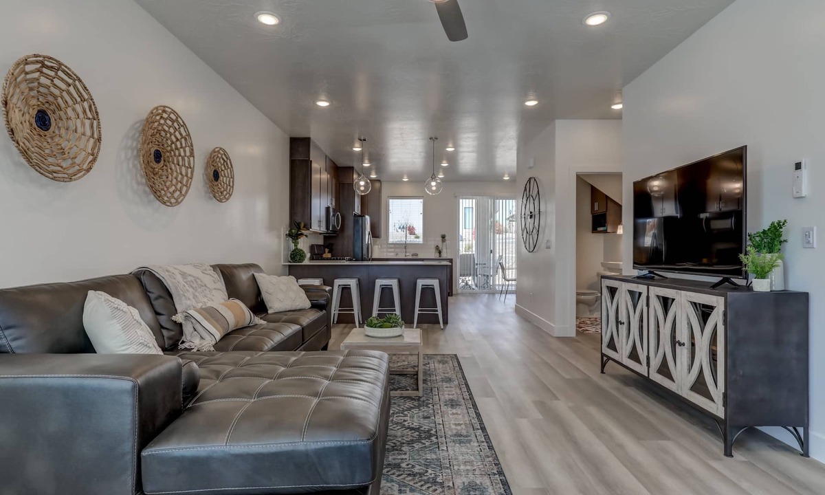 St. George House | Pool Open! | Warm Pool, Hot Tubs, Slide, Waterfall | Disney+ | New April 2020 | #38